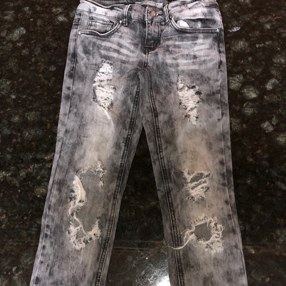 Distressed stretchy skinny jeans